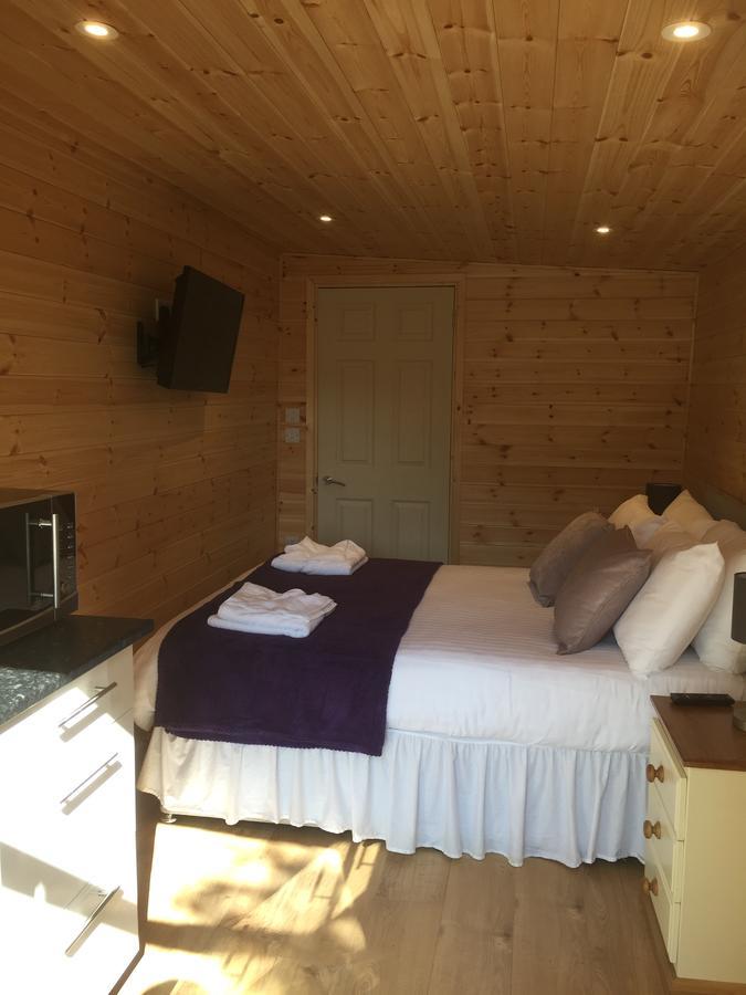 Romantic Getaway Luxury Wooden Cabin With Private Hot Tub And Bbq 애버리스트위스 외부 사진