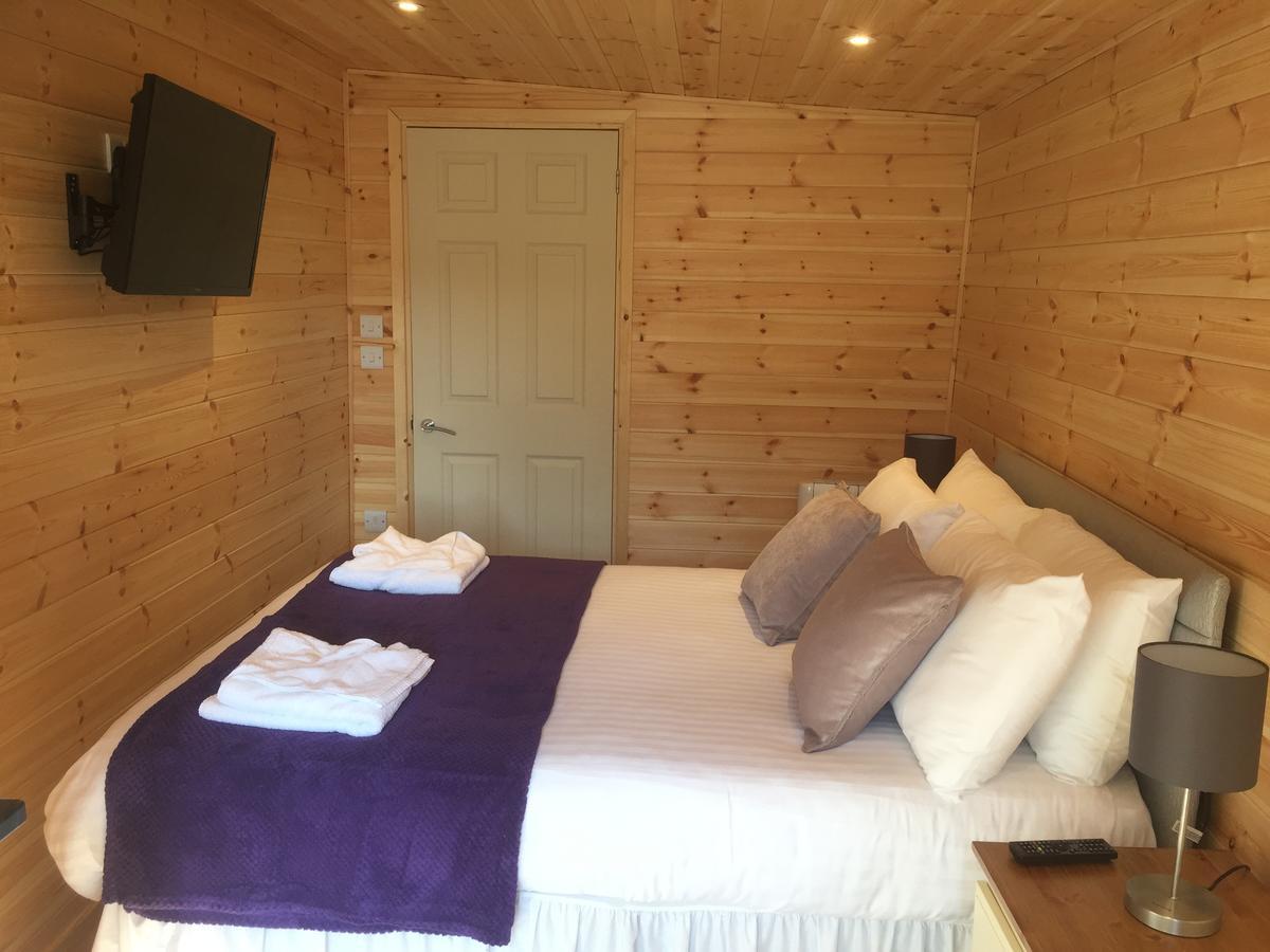 Romantic Getaway Luxury Wooden Cabin With Private Hot Tub And Bbq 애버리스트위스 외부 사진